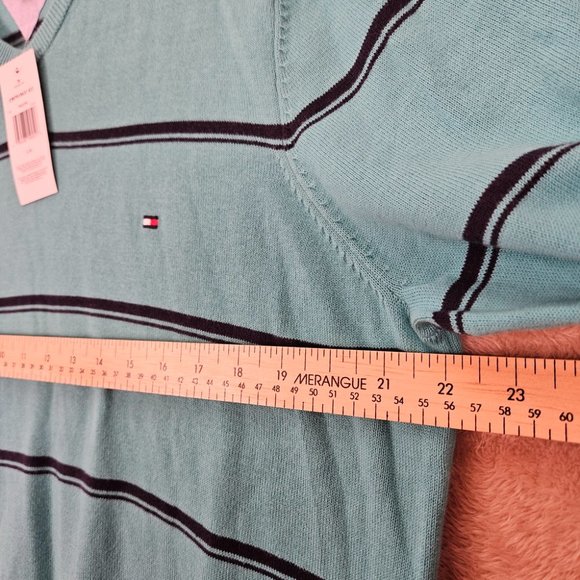NWT Tommy Hilfiger Golf Style Sweater V-Neck Blue Black Stripes Men's Size L - Picture 4 of 10